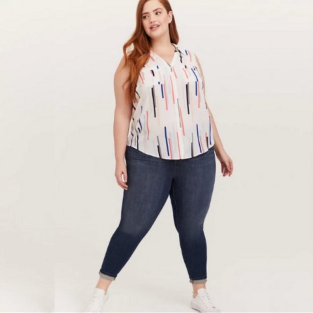 😎 Torrid multicolor striped button up sleeveless top.